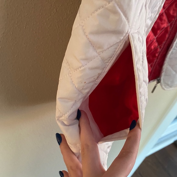 Thin white vest - Picture 7 of 8